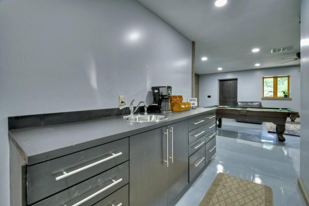The Chariot - Creek Front With Hottub, Fire Pits, Billiards, Ev Charger - Sandalwood Stays Blue Ridge Kültér fotó