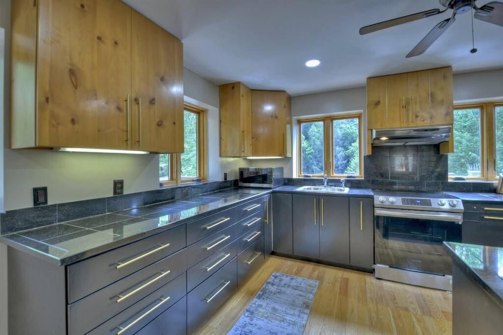 The Chariot - Creek Front With Hottub, Fire Pits, Billiards, Ev Charger - Sandalwood Stays Blue Ridge Kültér fotó