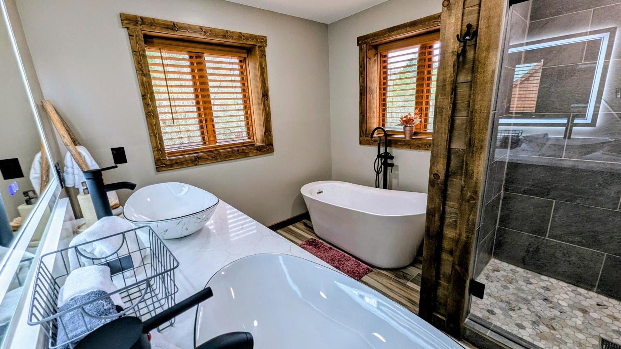 The Chariot - Creek Front With Hottub, Fire Pits, Billiards, Ev Charger - Sandalwood Stays Blue Ridge Kültér fotó