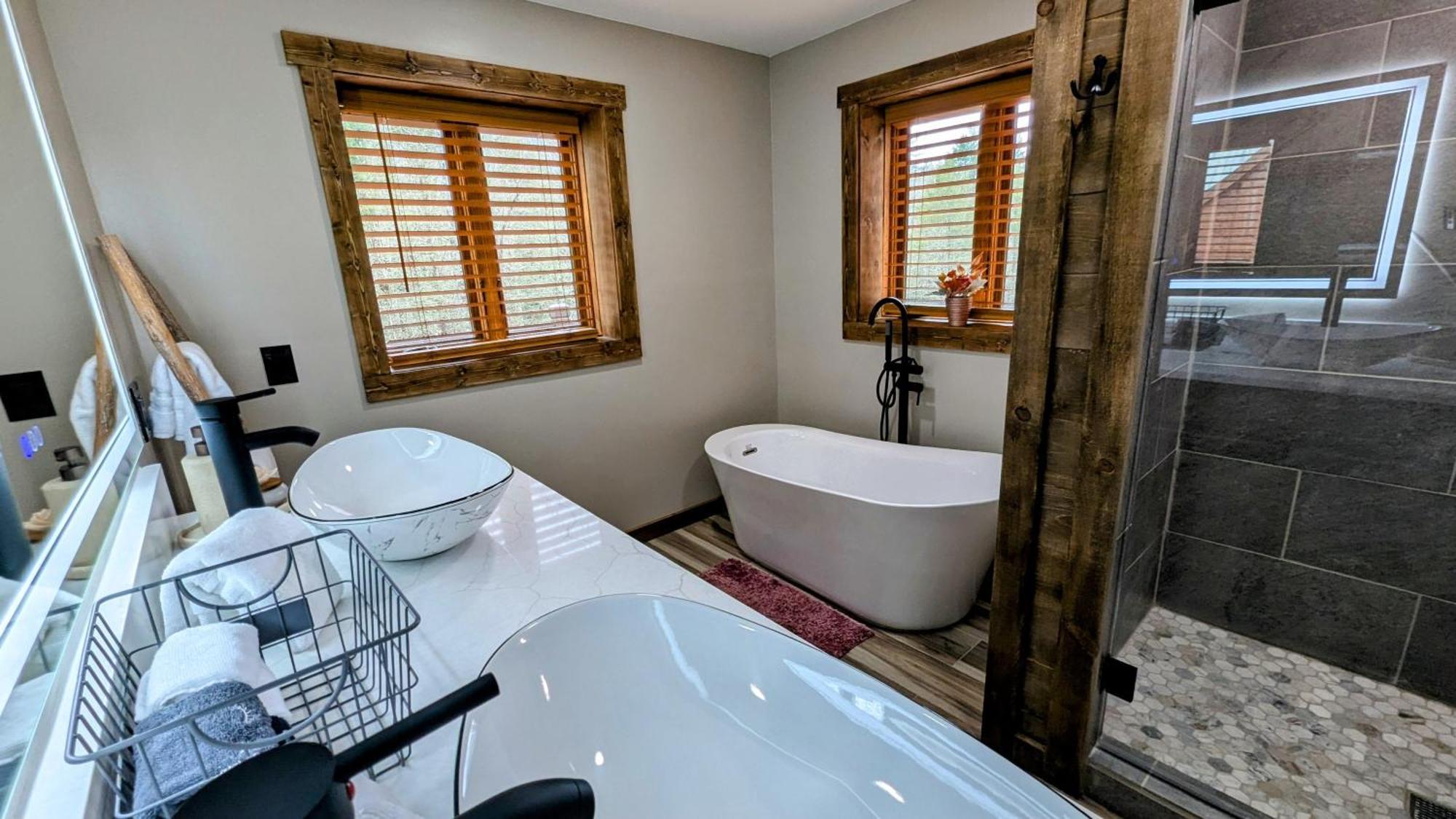 The Chariot - Creek Front With Hottub, Fire Pits, Billiards, Ev Charger - Sandalwood Stays Blue Ridge Kültér fotó
